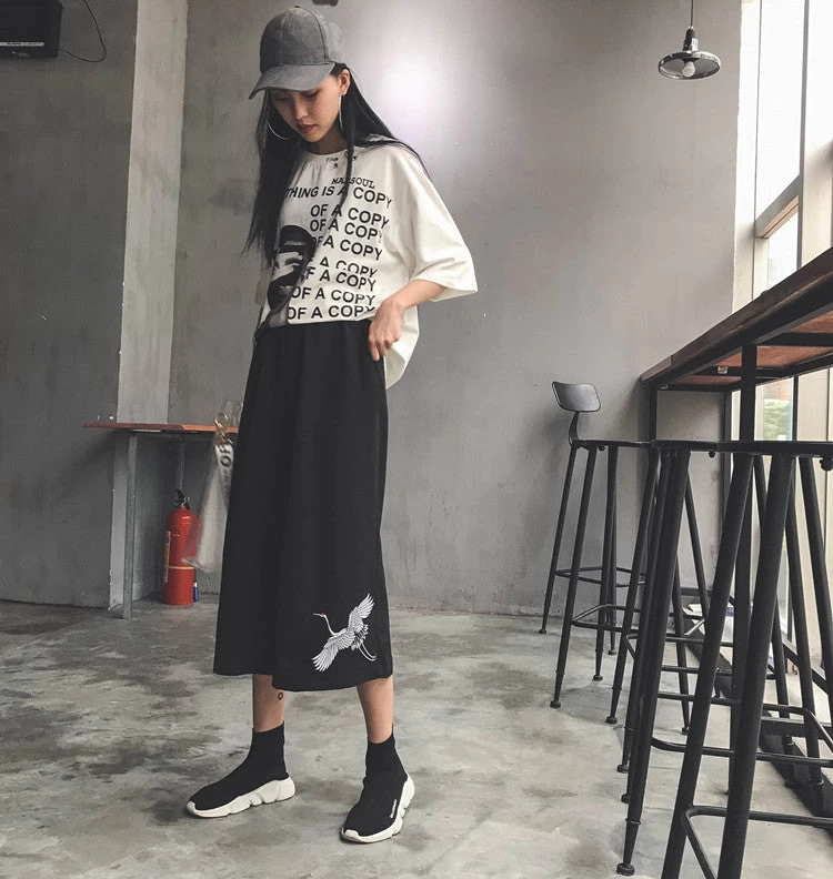 Vintage Crane Embroidery Capri Pants - Image 3