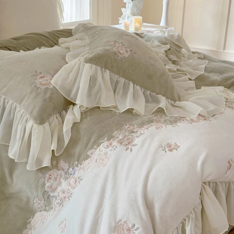 Princess-style Milk Velvet Duvet Cover Set With Lace Trim - Image 15