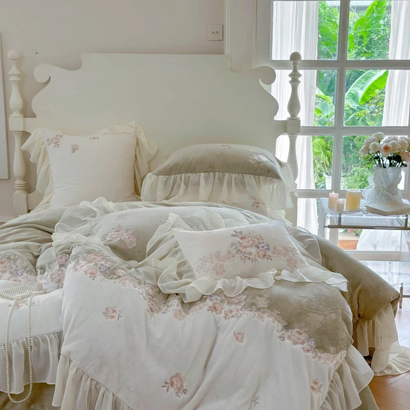 Princess-style Milk Velvet Duvet Cover Set With Lace Trim - Image 17