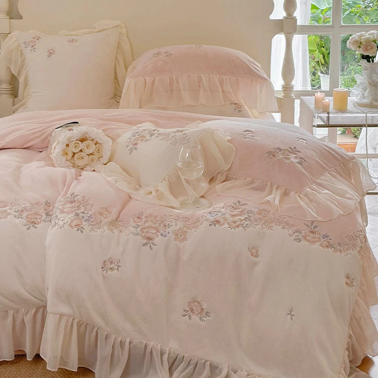 Princess-style Milk Velvet Duvet Cover Set With Lace Trim - Image 3