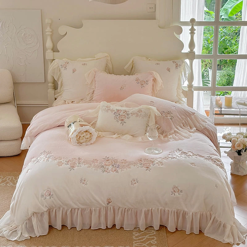 Princess-style Milk Velvet Duvet Cover Set With Lace Trim - Image 4