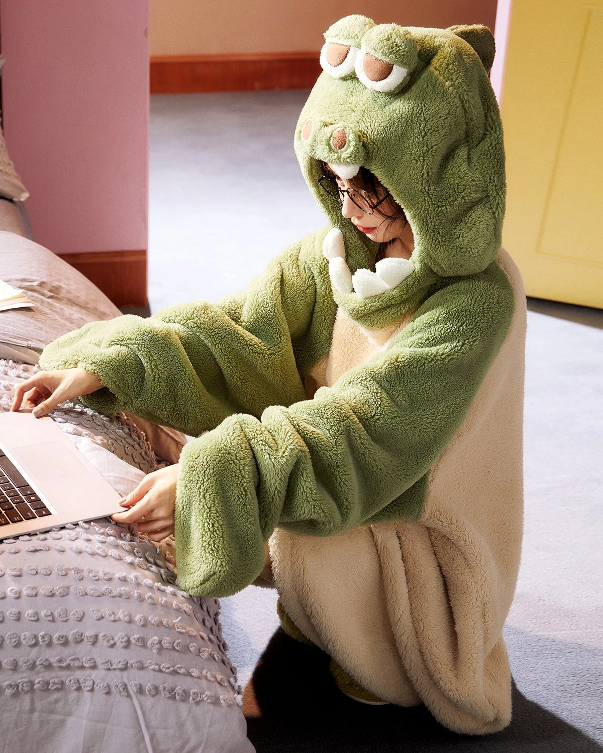 Cute Cartoon Dinosaur Thickened Coral Fleece Hooded Nightgown Homewear - Image 6