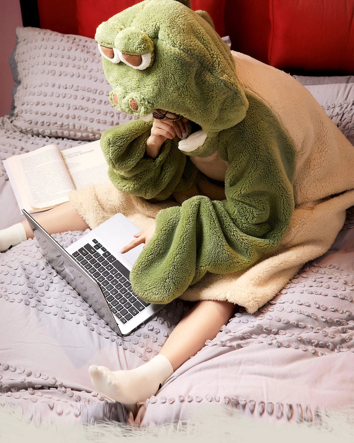 Cute Cartoon Dinosaur Thickened Coral Fleece Hooded Nightgown Homewear - Image 8