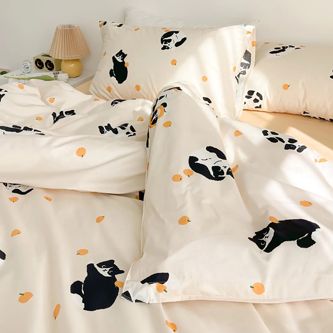 Funny Cat And Orange Print Bedding Set - Image 3