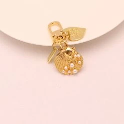 Gold Heart And Seashell Pendant Keychain